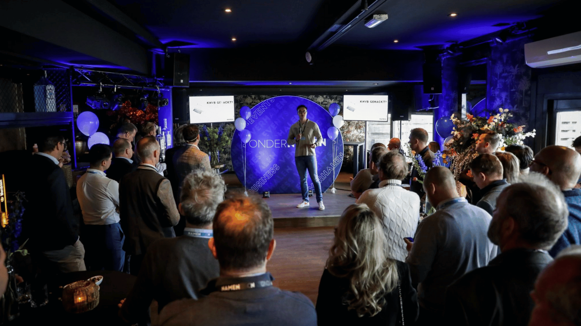 Kevin van den Eshof presenteert tijdens een cybersecurity training